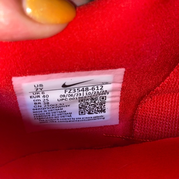 NWT Nike Valentine’s Day low dunks - Picture 5 of 6